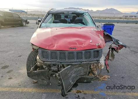 2019 Jeep Compass Latitude z USA, uszkodzony, nr VIN 3C4NJDBB4KT595062